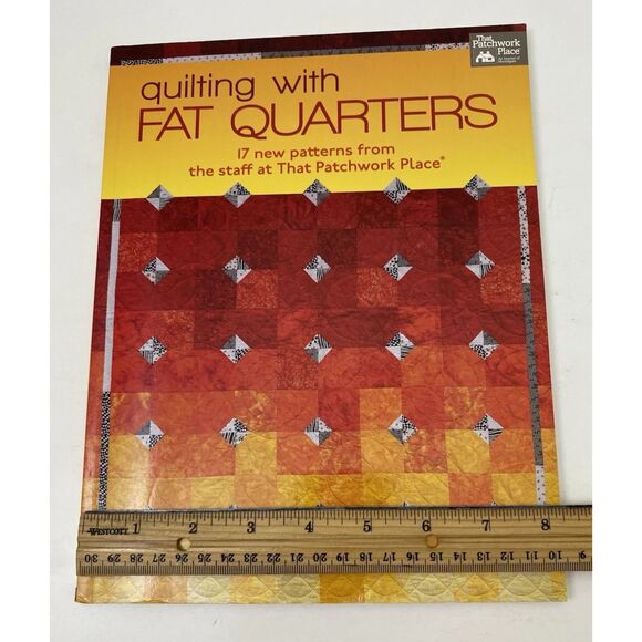 Quilting with Fat Quarters : 17 New Patterns from the Staff at That Patchwork... - Picture 10 of 15